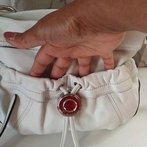 B Makowsky small cross body bag. - Picture 3 of 8